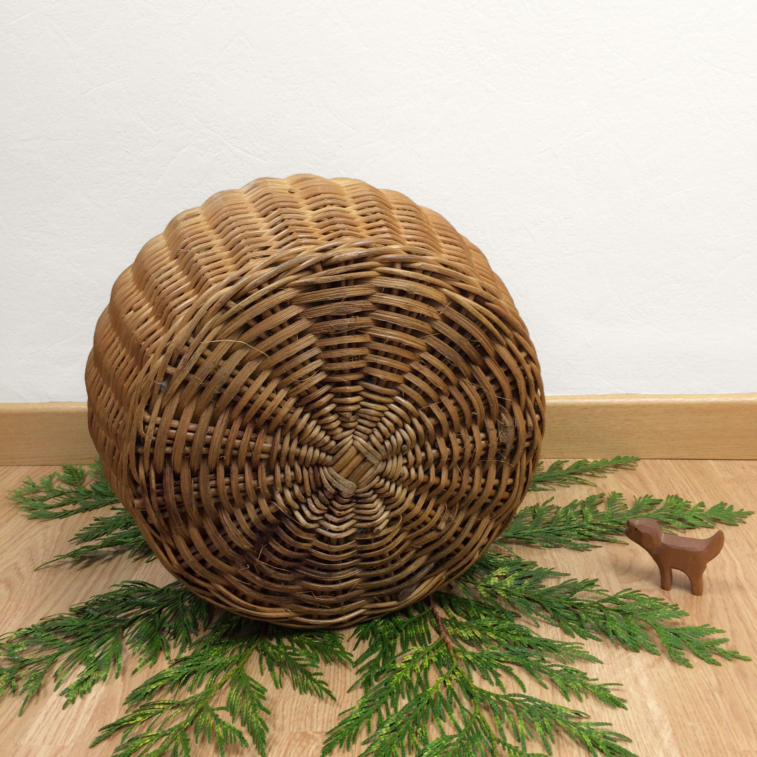 Wicker ball basket