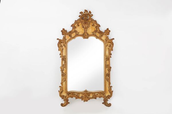 Miroir décoratif intemporel de style rococo en résine dorée, Belgique années 1950