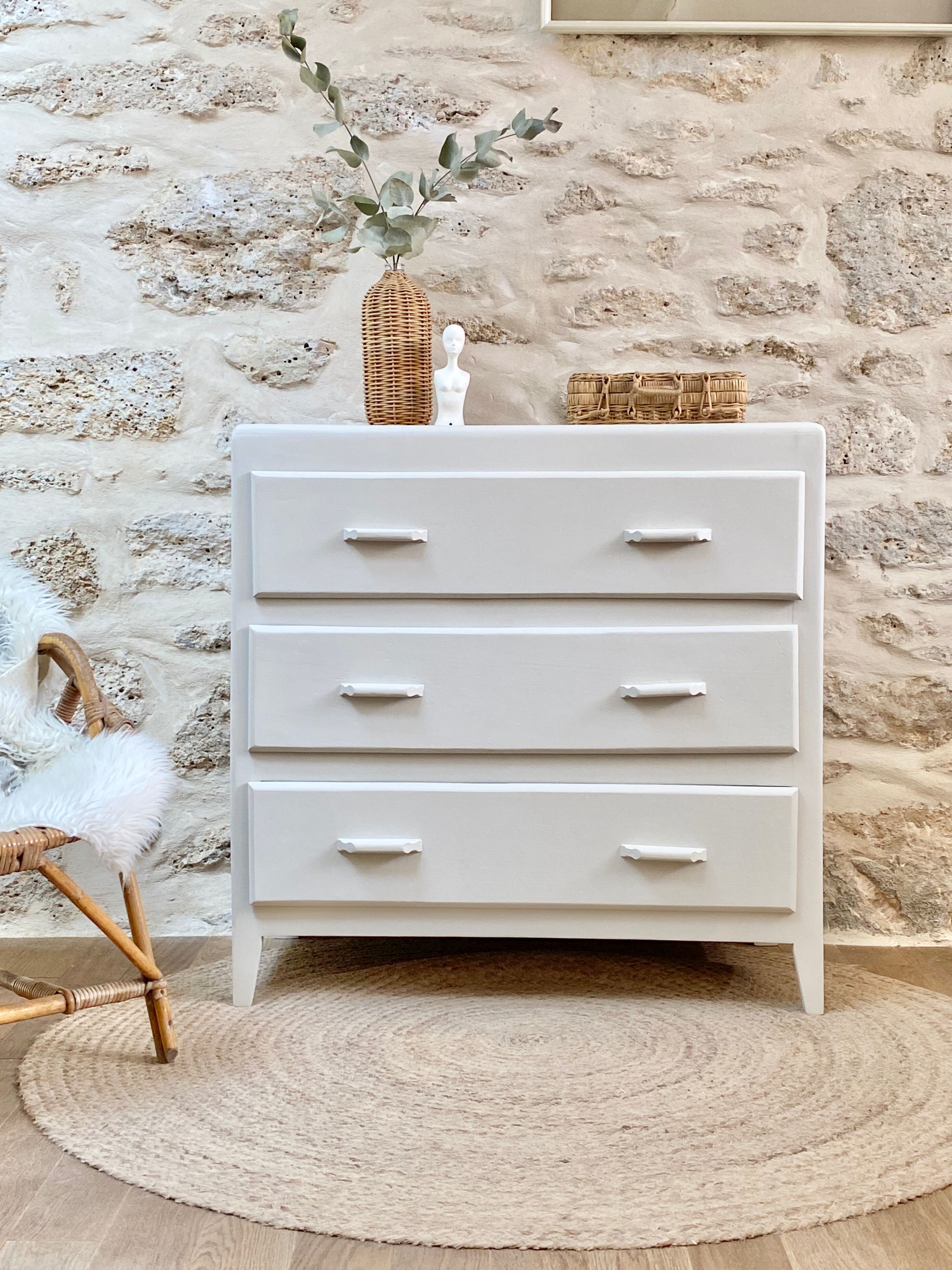 Antique chest of drawers