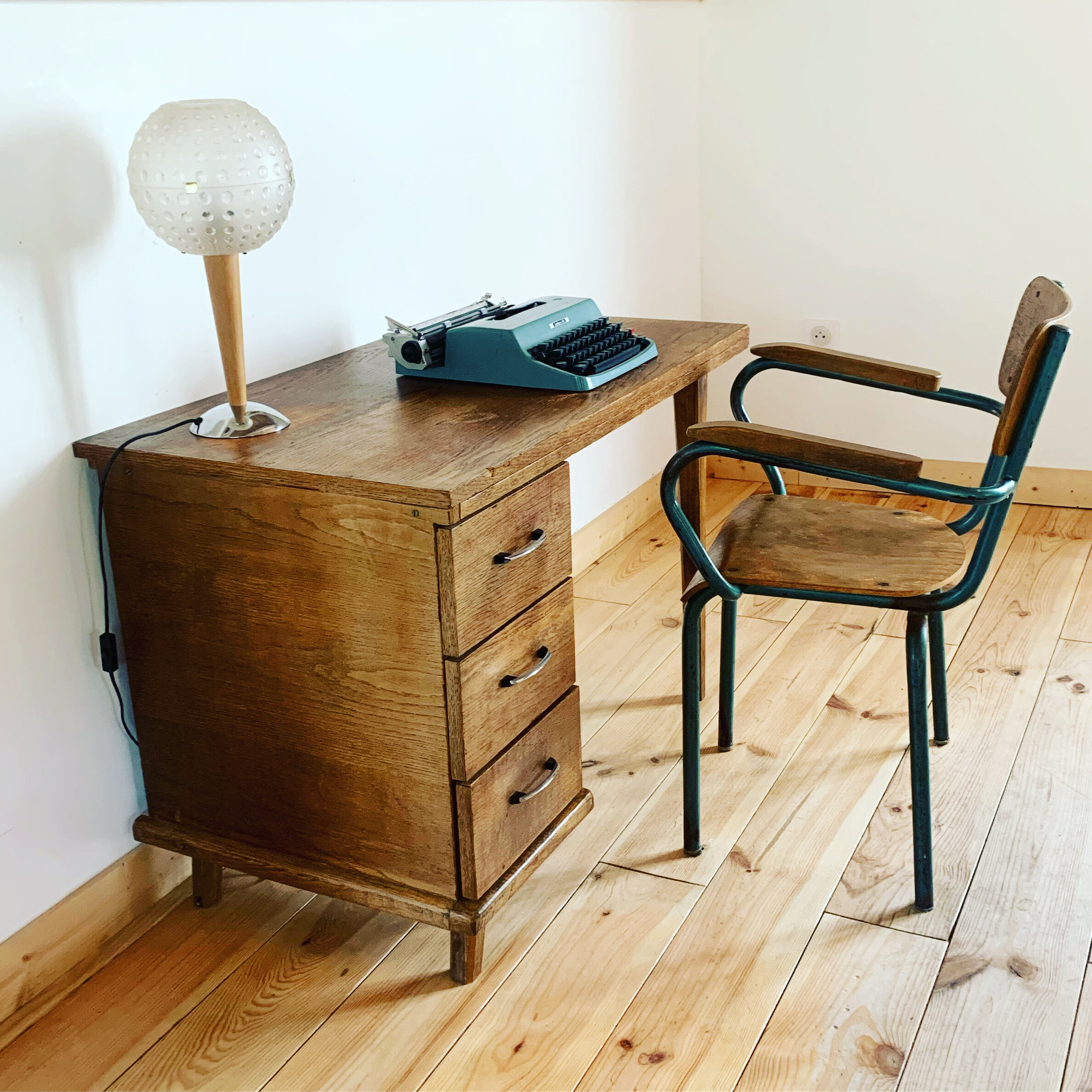 Asymmetrical vintage desk