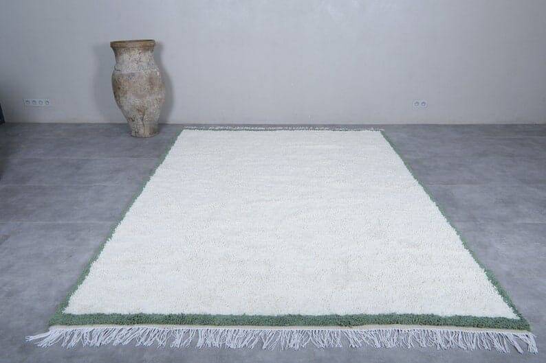 Handmade natural wool rug in green and white, 150x250 cm.
