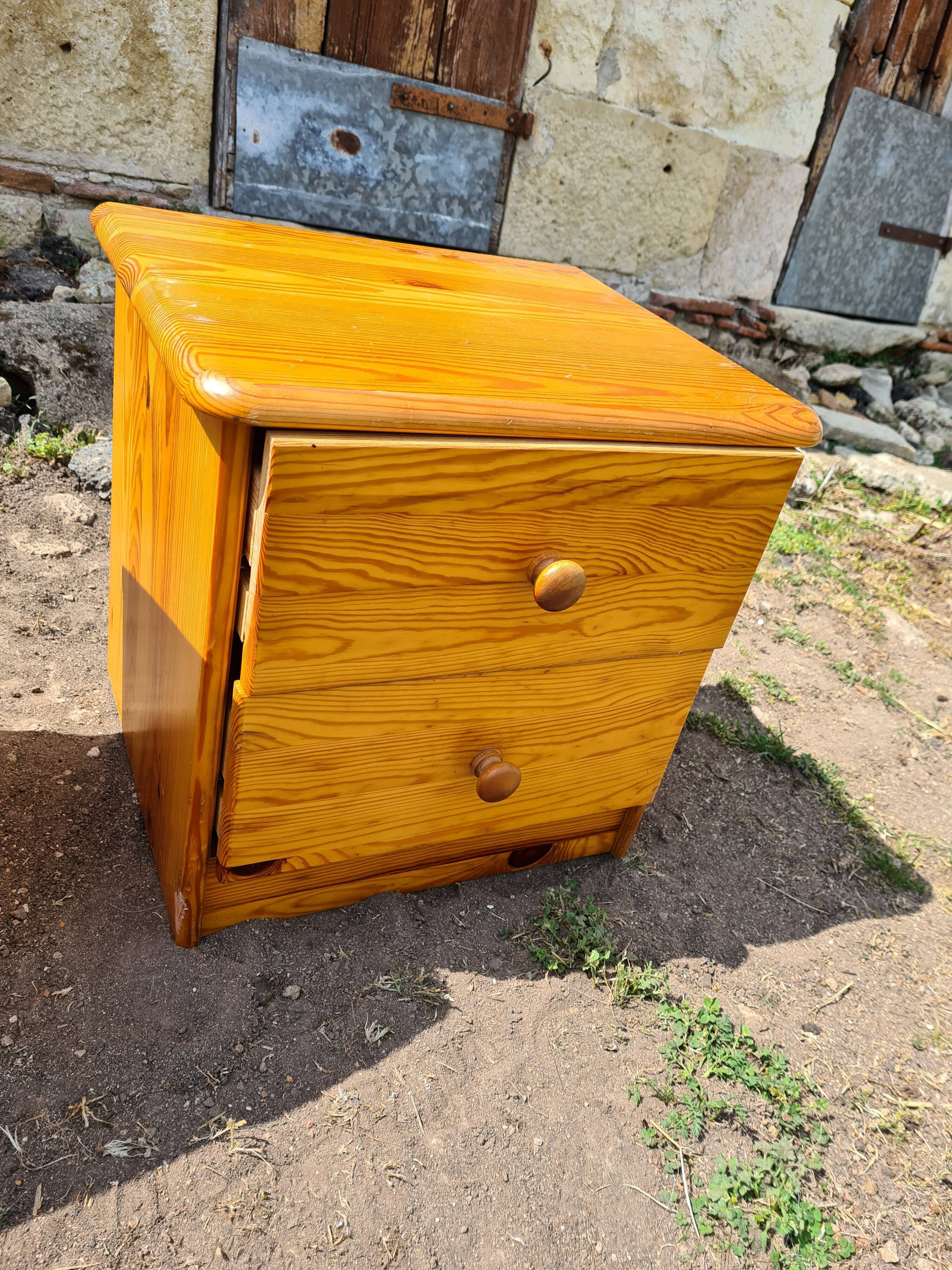 Series of two night tables