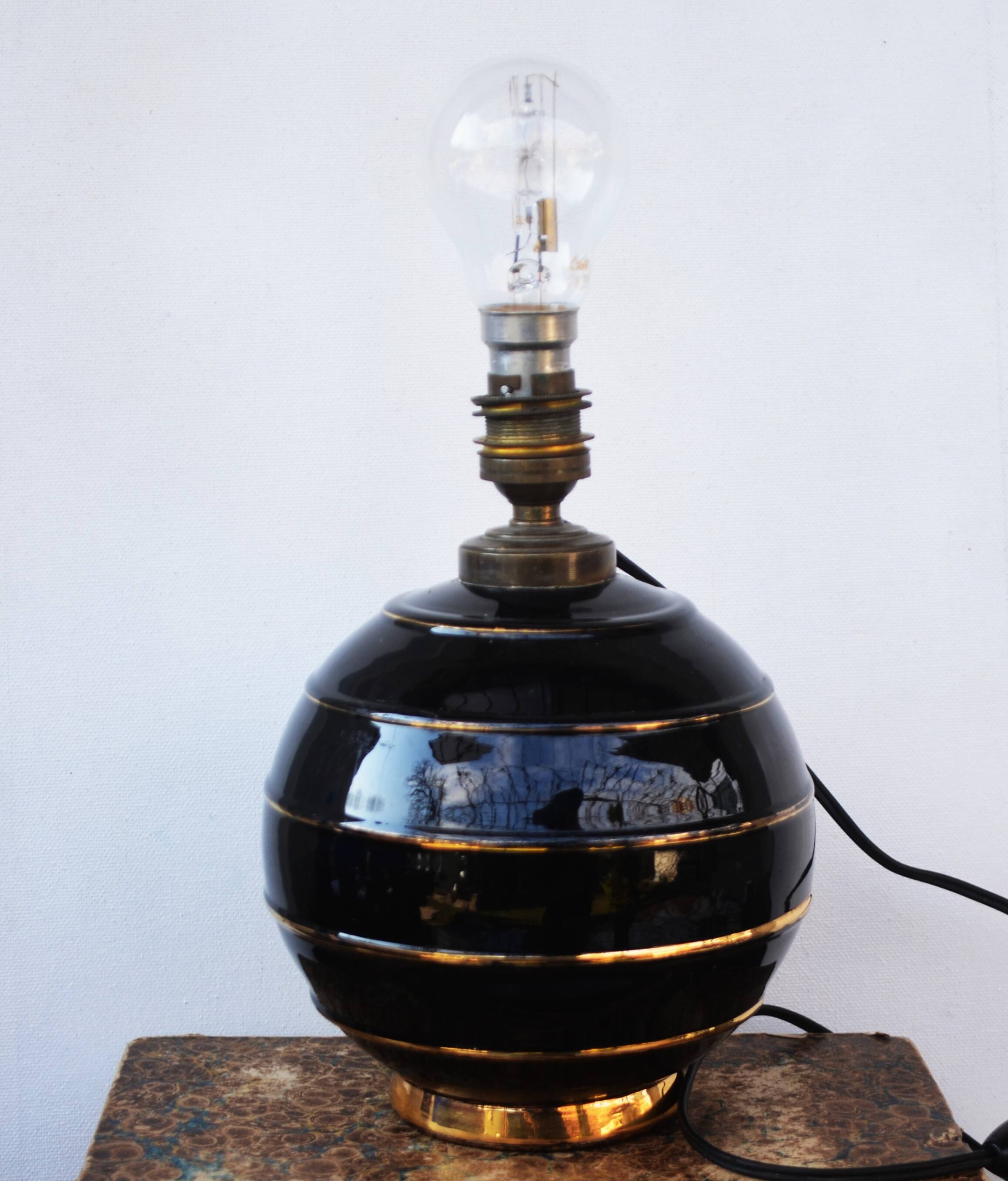 Lampe de table Sphère Noire dans le style de Jacques Adnet