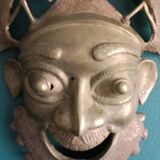 Masque africain en bronze