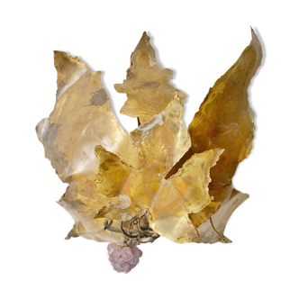 Grape brass wall light