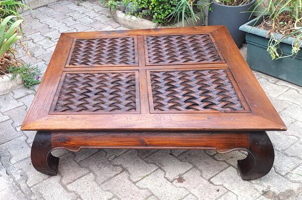 Table basse carrée en bois sculpté massif exotique Pier import, 1980