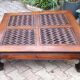 Table basse carrée en bois sculpté massif exotique Pier import, 1980