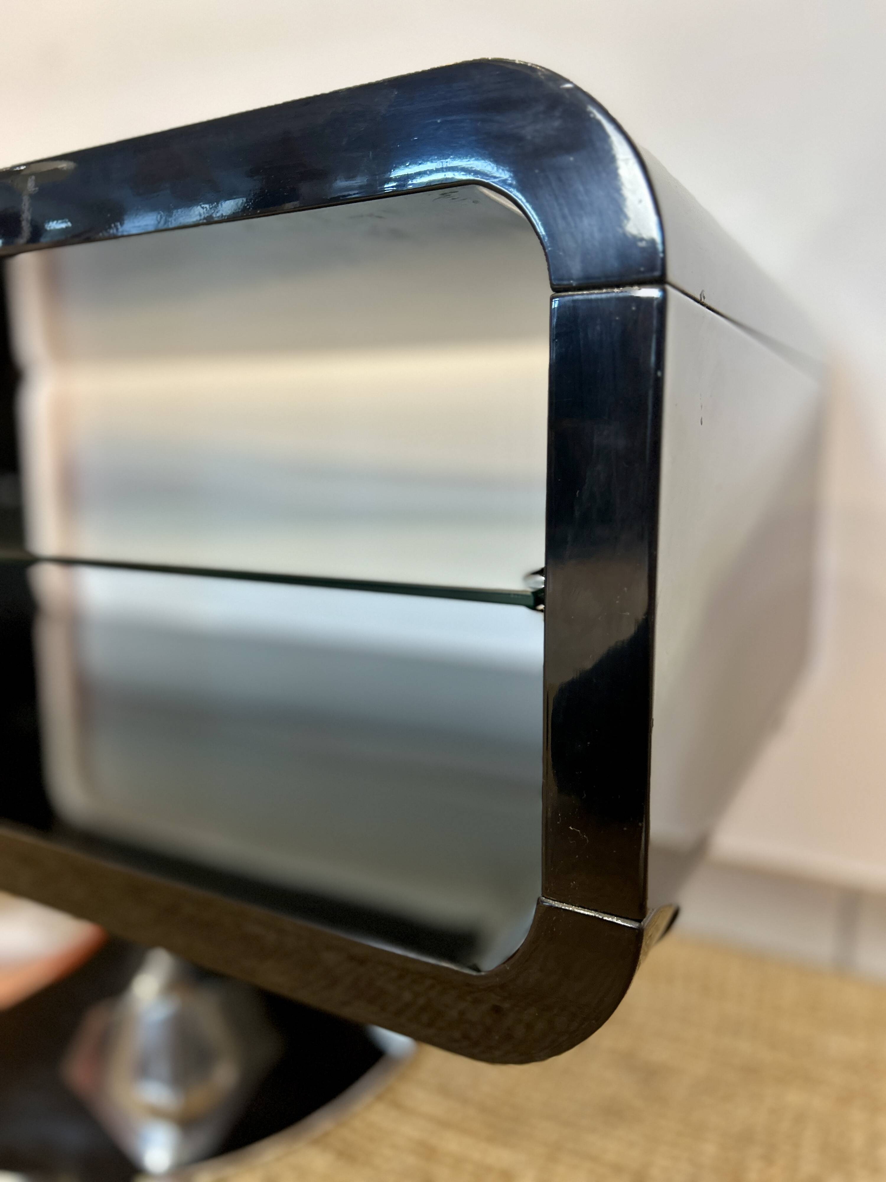 Side table with tulip base in chrome