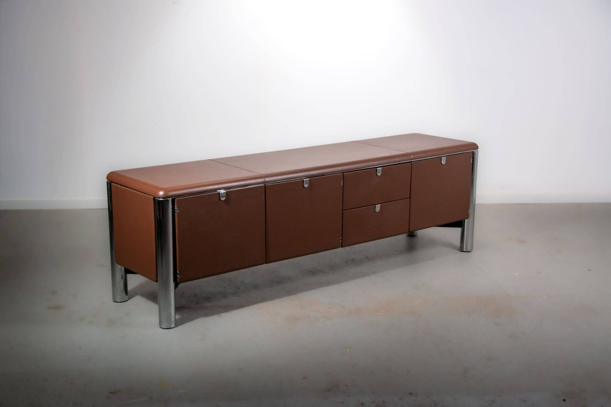 No. 3076 credenza extension in Vitello leather from the Pfister Executive Office Collection for KnollStudio. Circa 1988