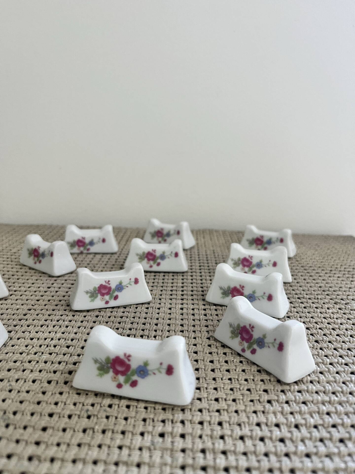 12 knife rests