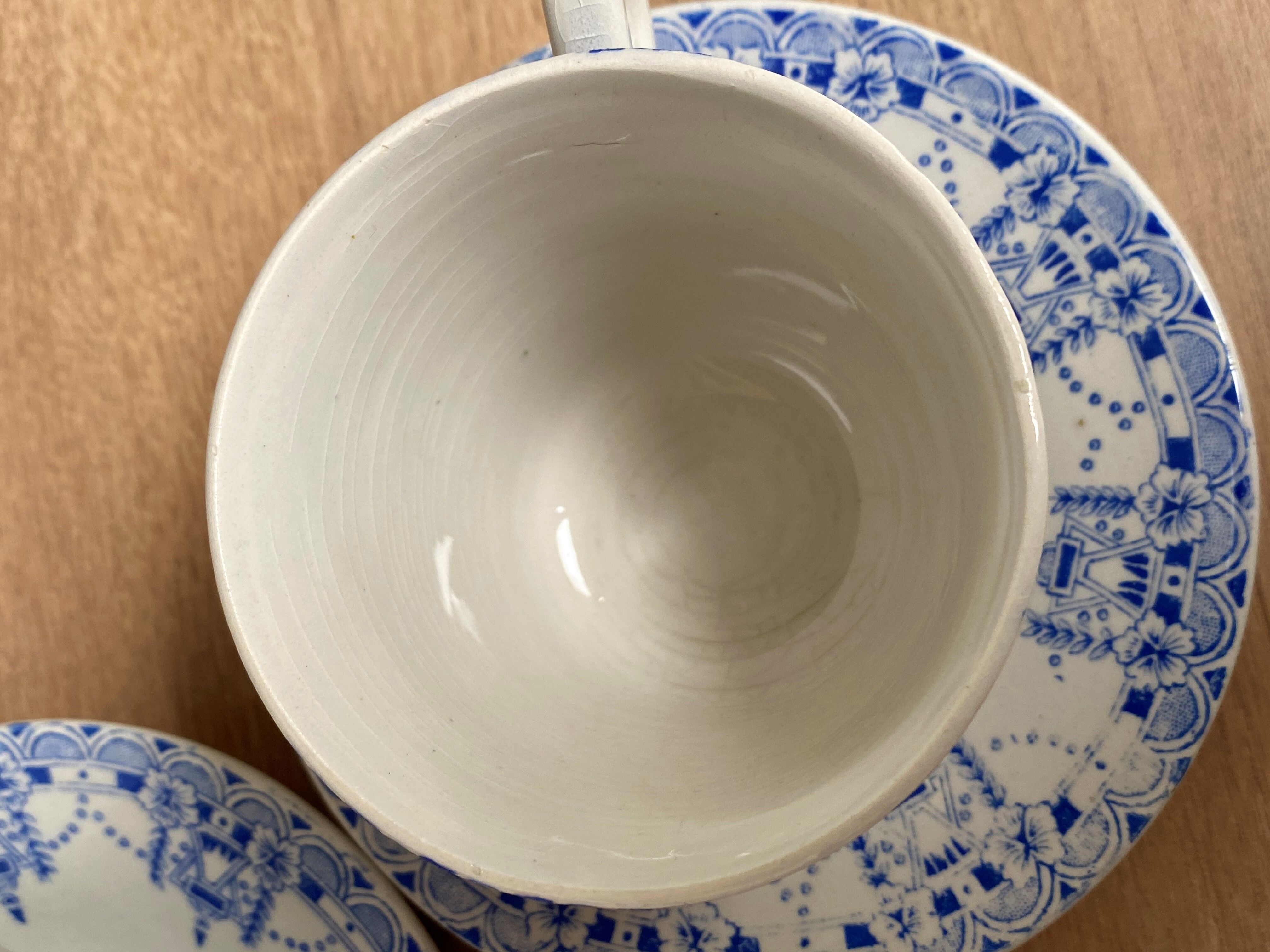 Set of 3 tea cups and their earthenware cups