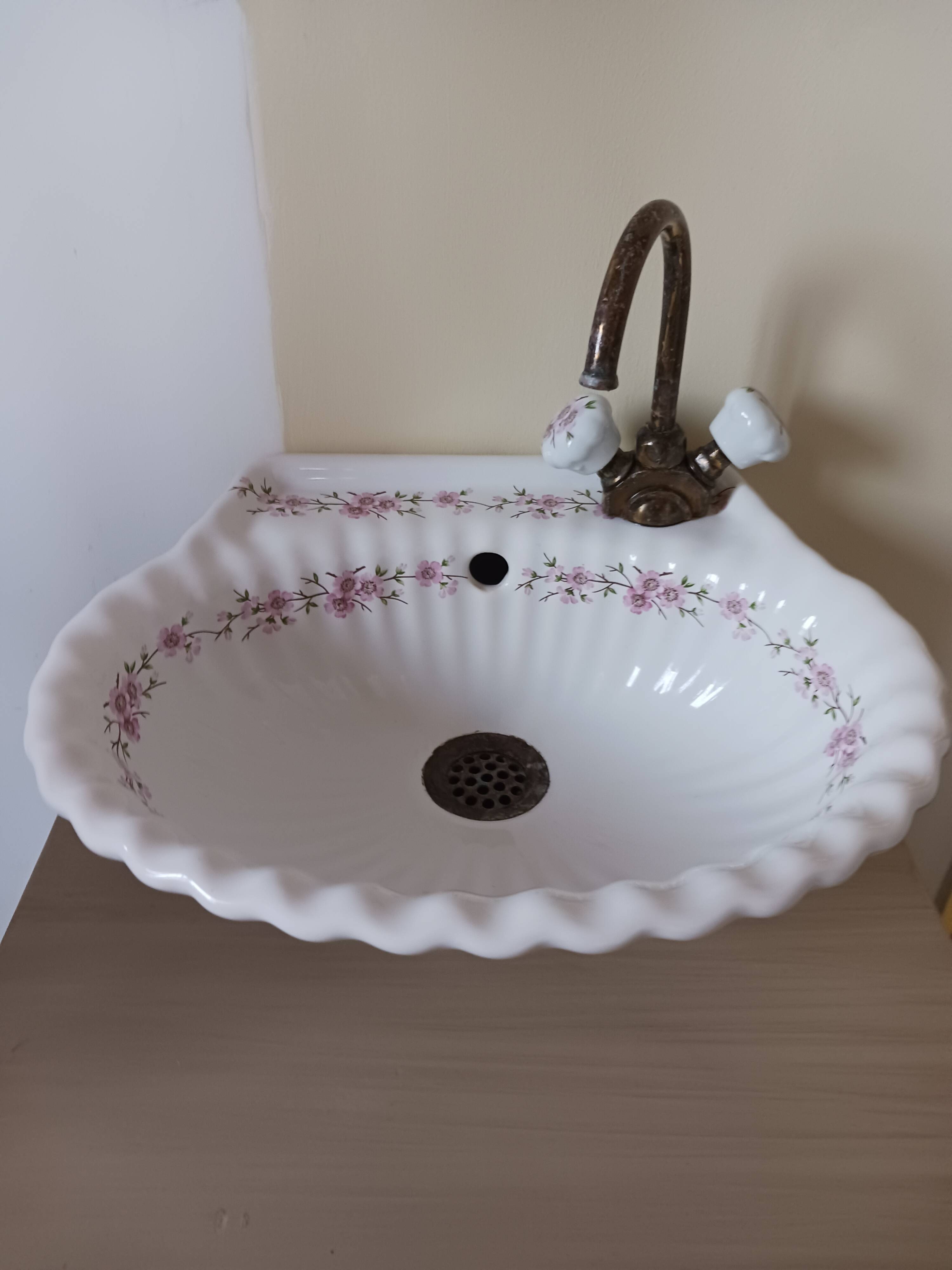 Antique French porcelain washbasin