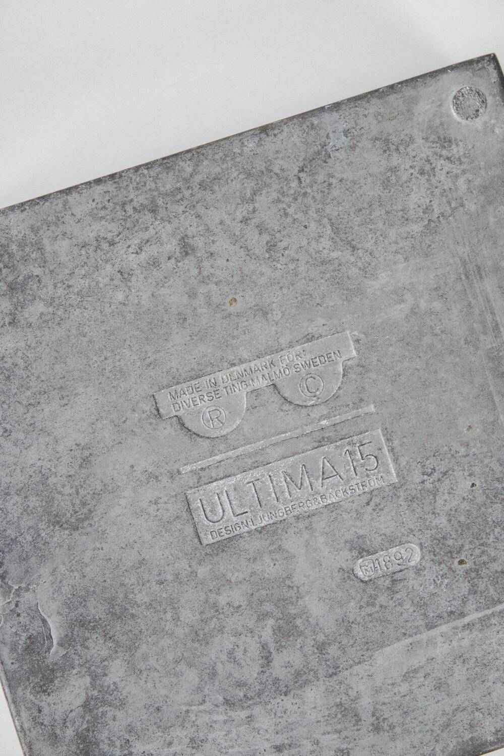 Cendrier ULTIMA 15 par Holger Bäckström & Bo Ljungberg