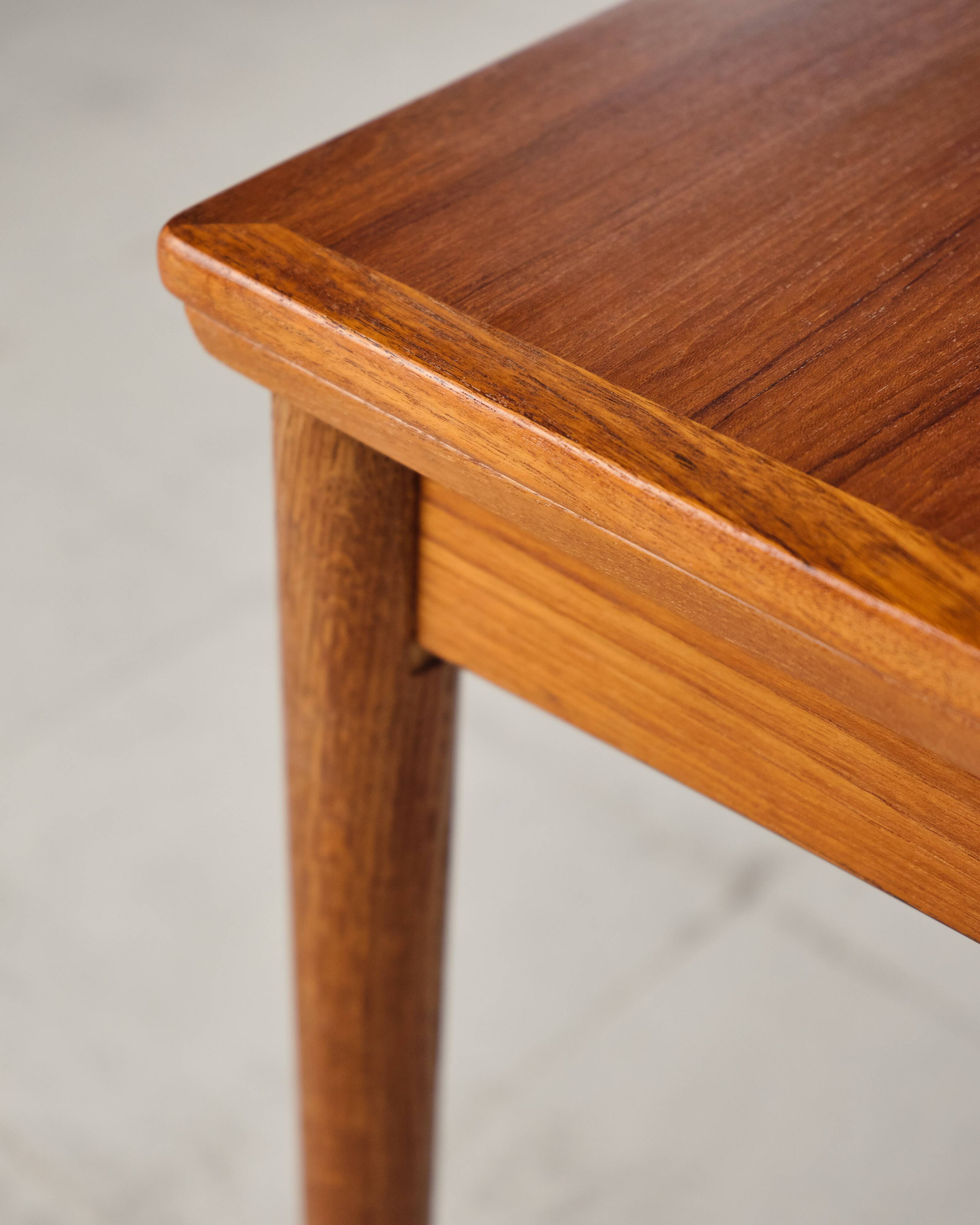 Extendable teak table by Poul Hundevad, Denmark