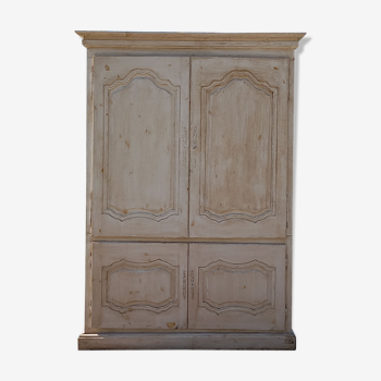 armoire shabby chic