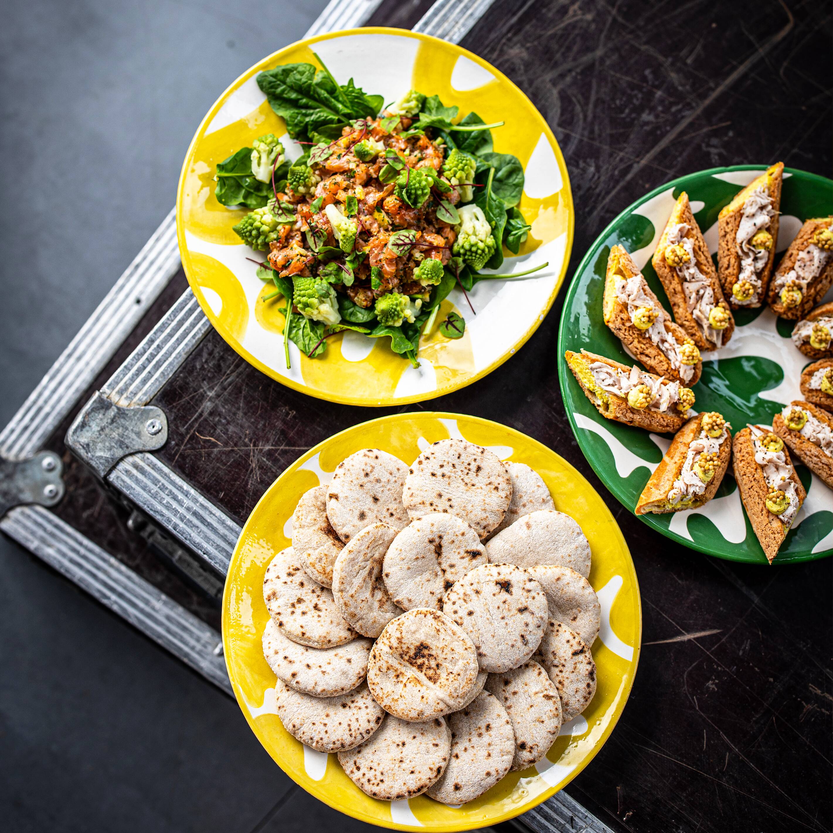 Large plate - Yellow BRUSH