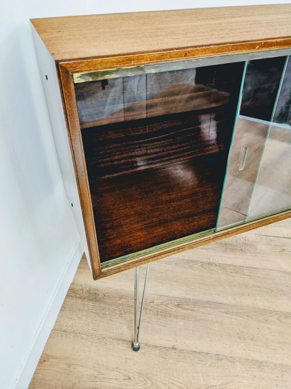 Buffet vintage en bois meuble vinyle vitrine