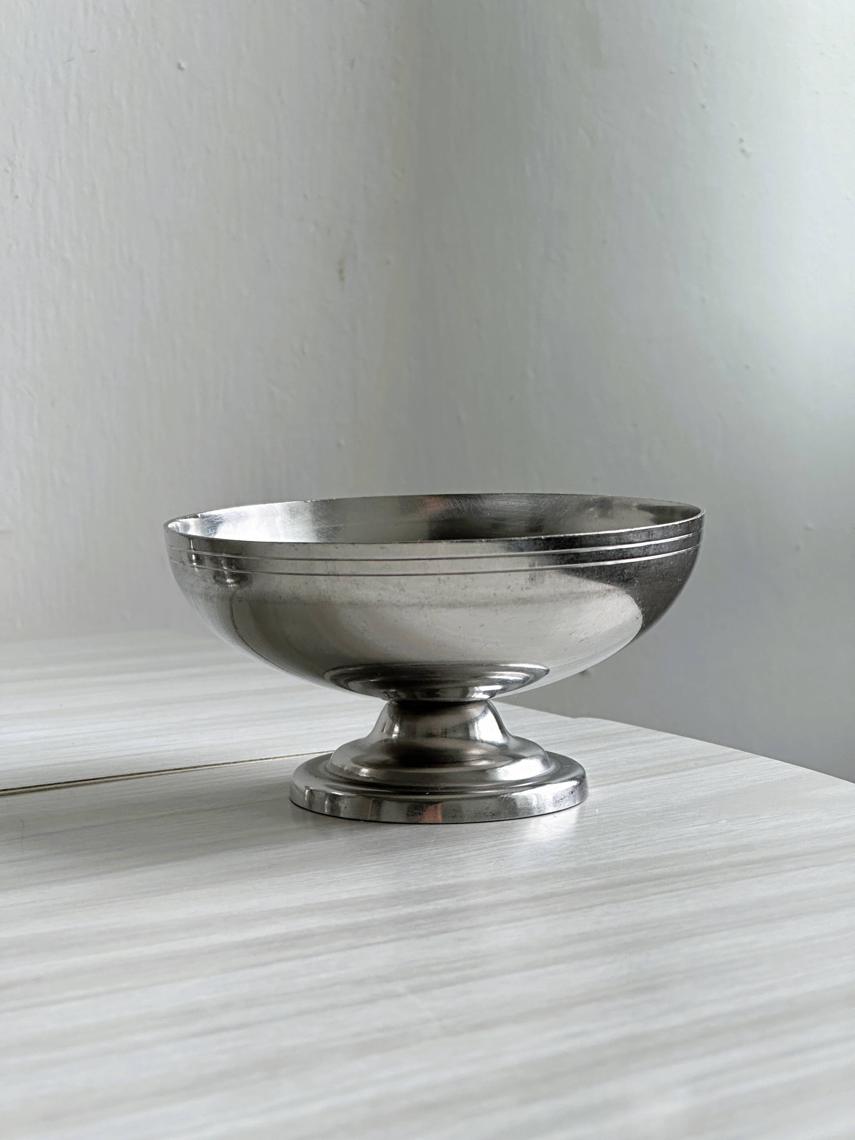 5 silver metal cups.