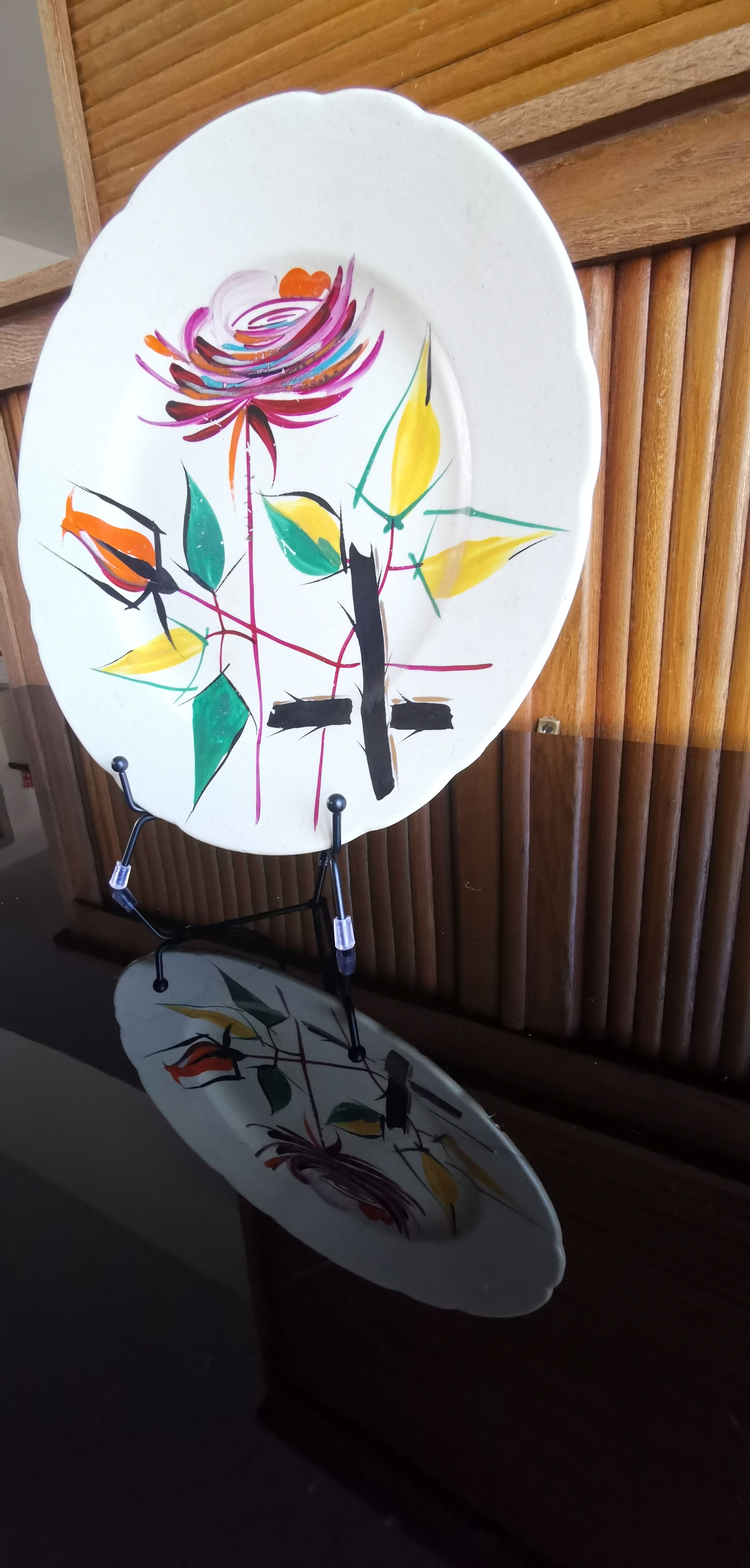 Longwy plate from the 60s decorated by hand