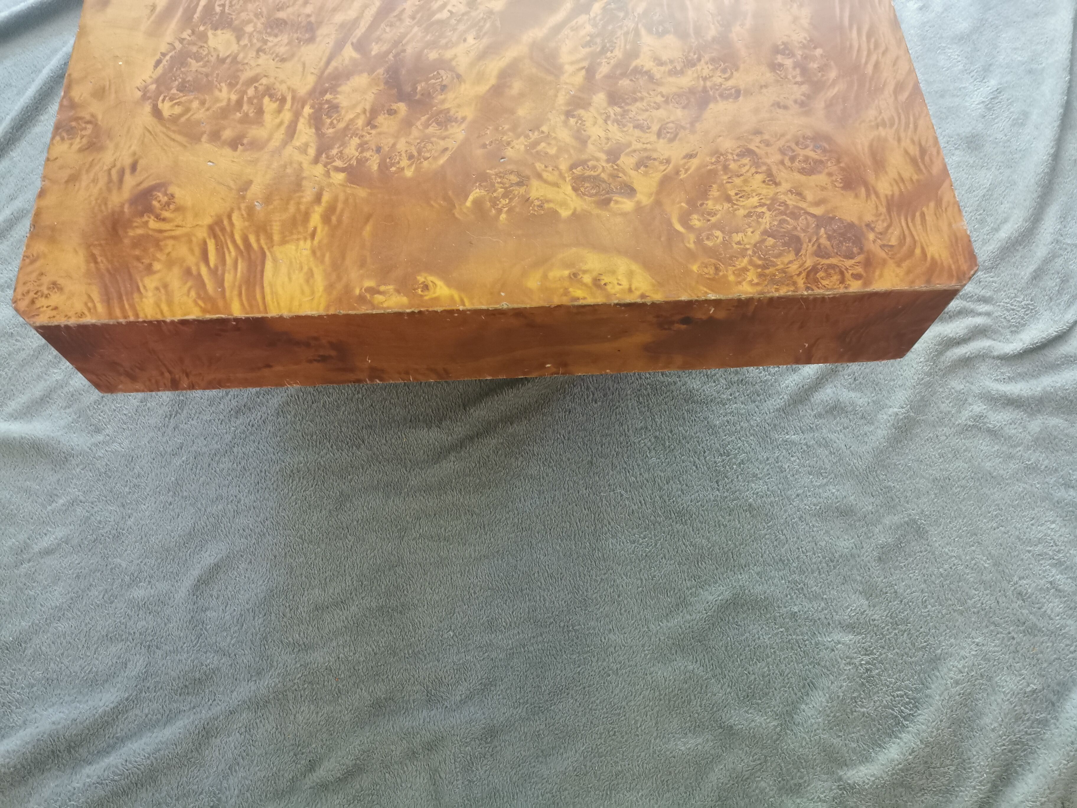 Table basse en loupe d'orme
