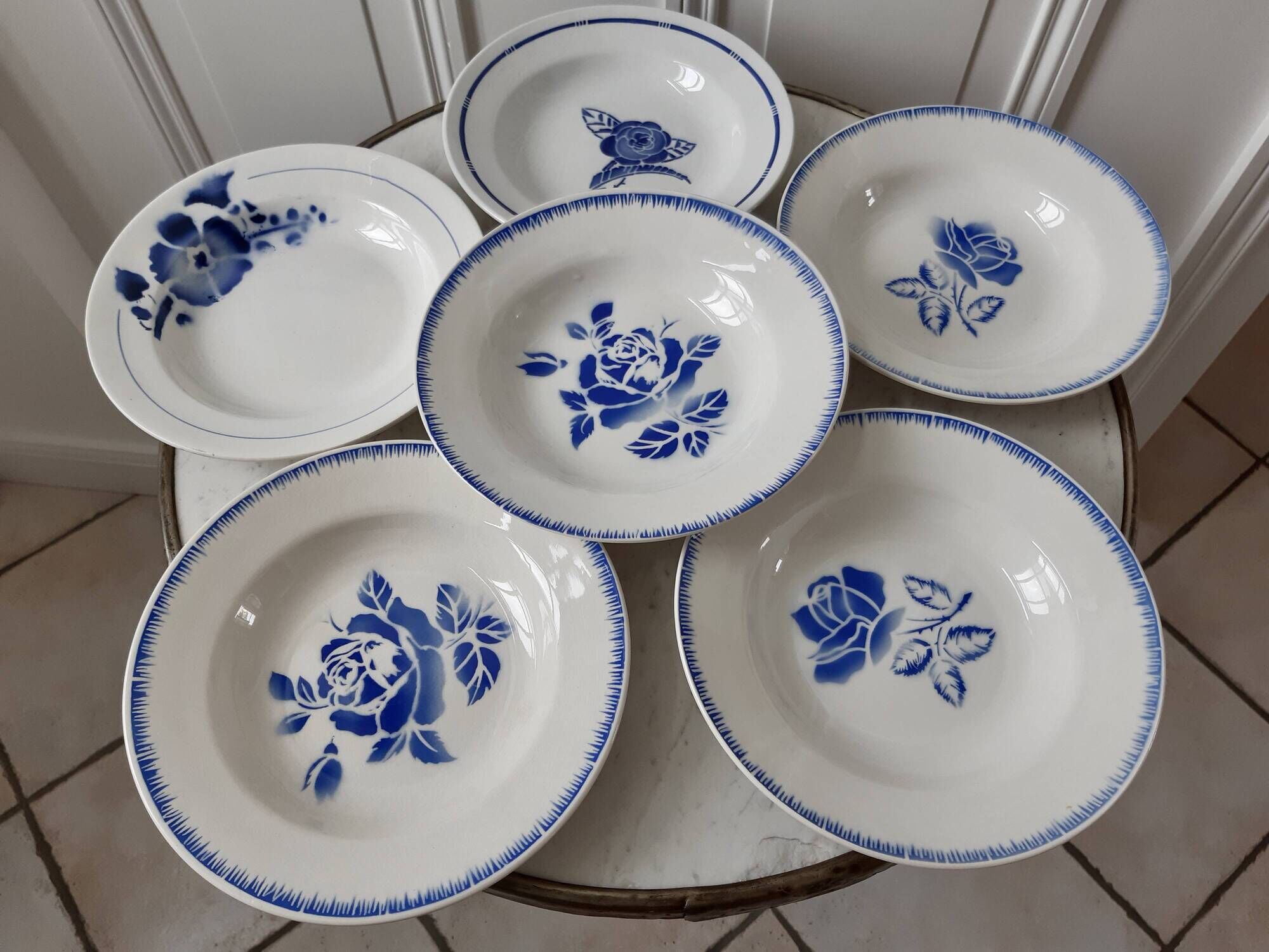 Set of 6 mismatched hollow plates Digoin Sarreguemines and Saint-Amand