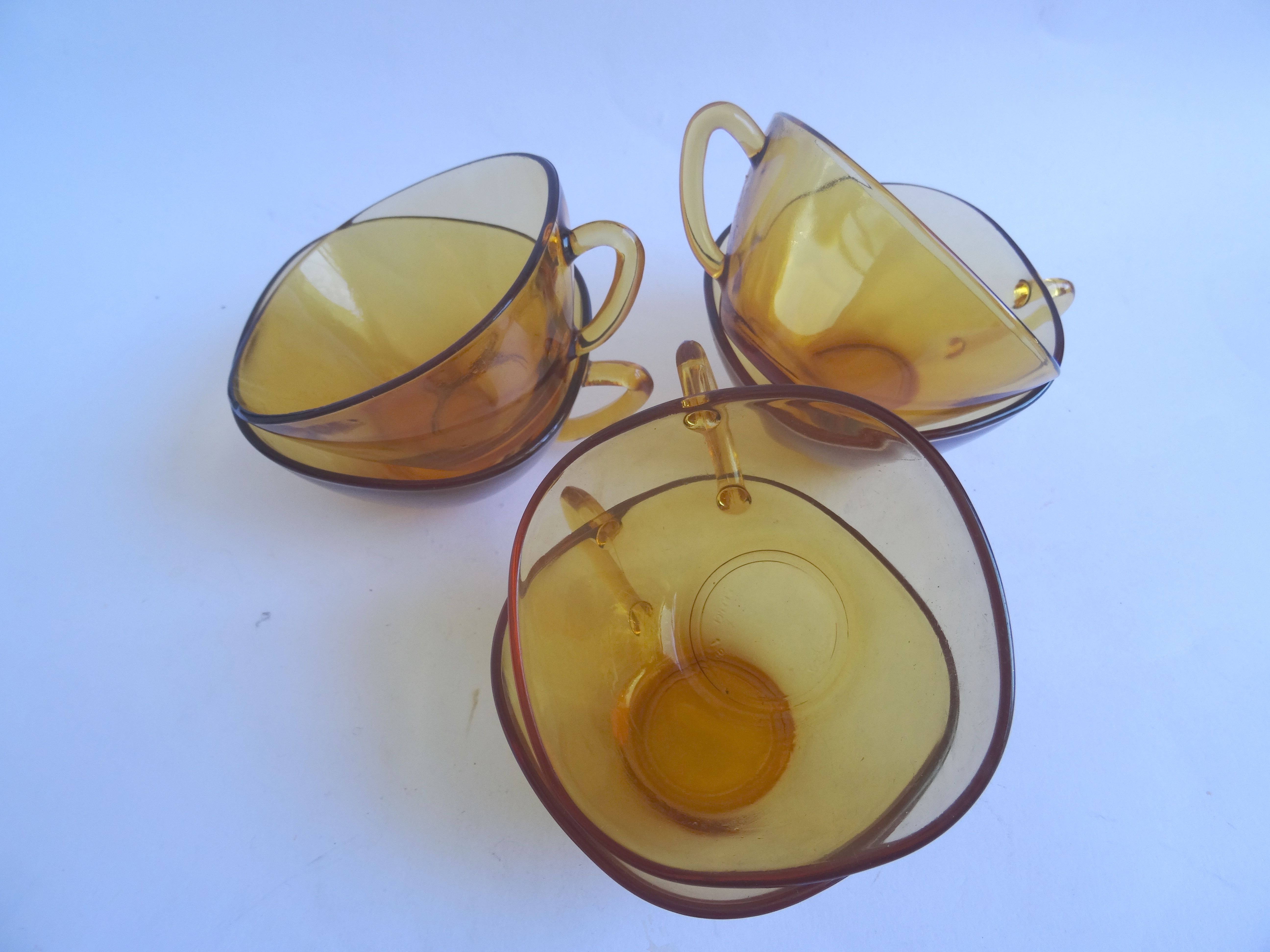 6 amber Vereco coffee cups