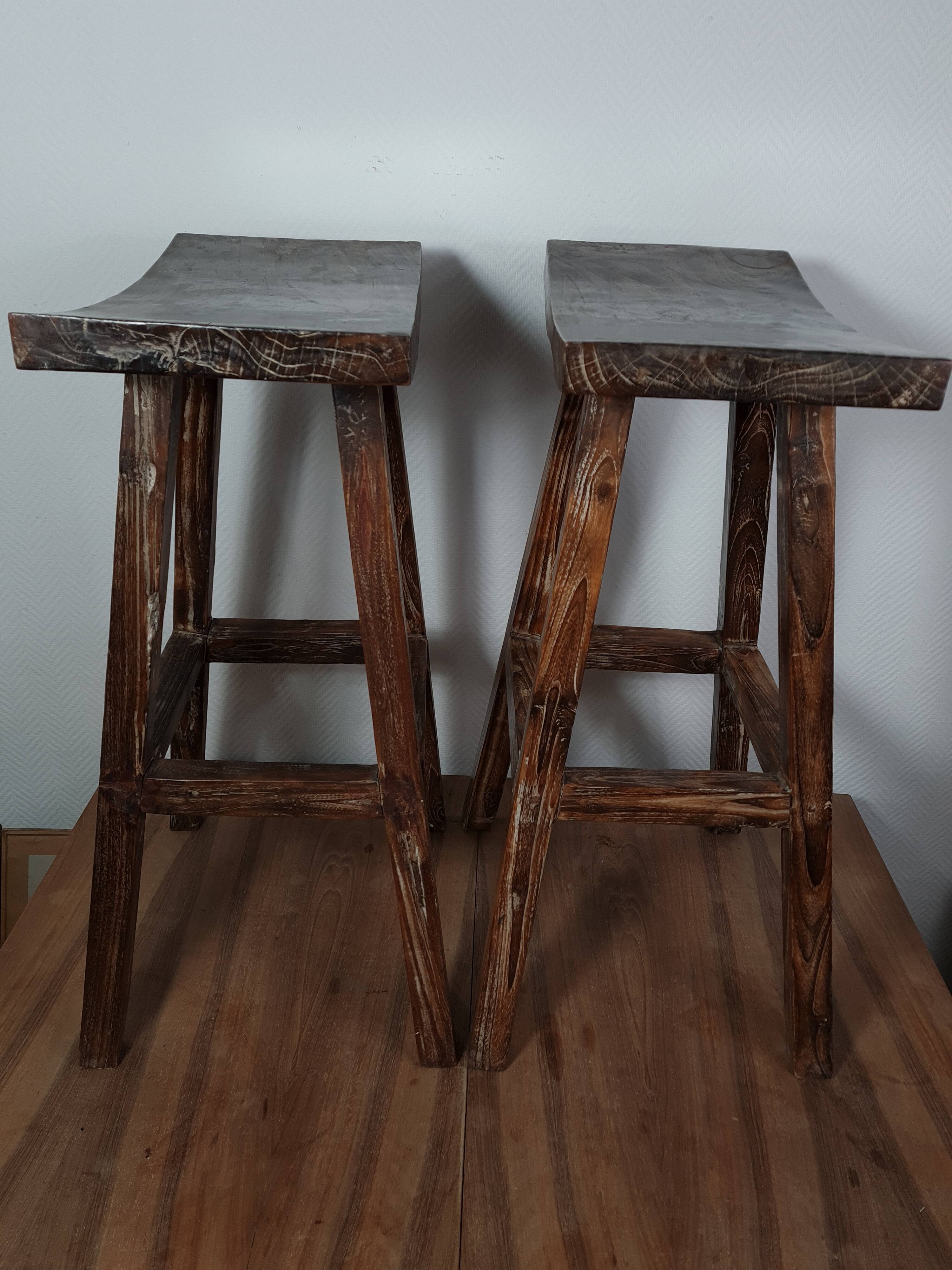 Pair of bar stool in cerused teak beautiful patina 74x50x26 cm.