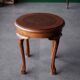 Table d’appoint ronde vintage en bois massif sculpté, style classique franç