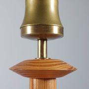 Lampe de table en bois de pin postmoderne vintage des années 80