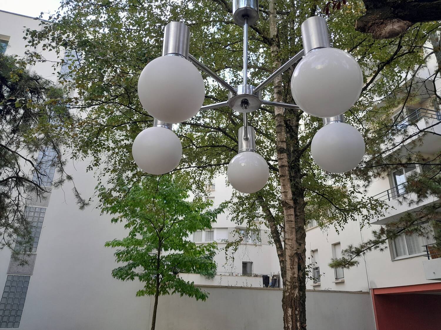 Lustre chrome