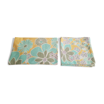 Round tablecloth and 6 napkins with vintage flower patterns
