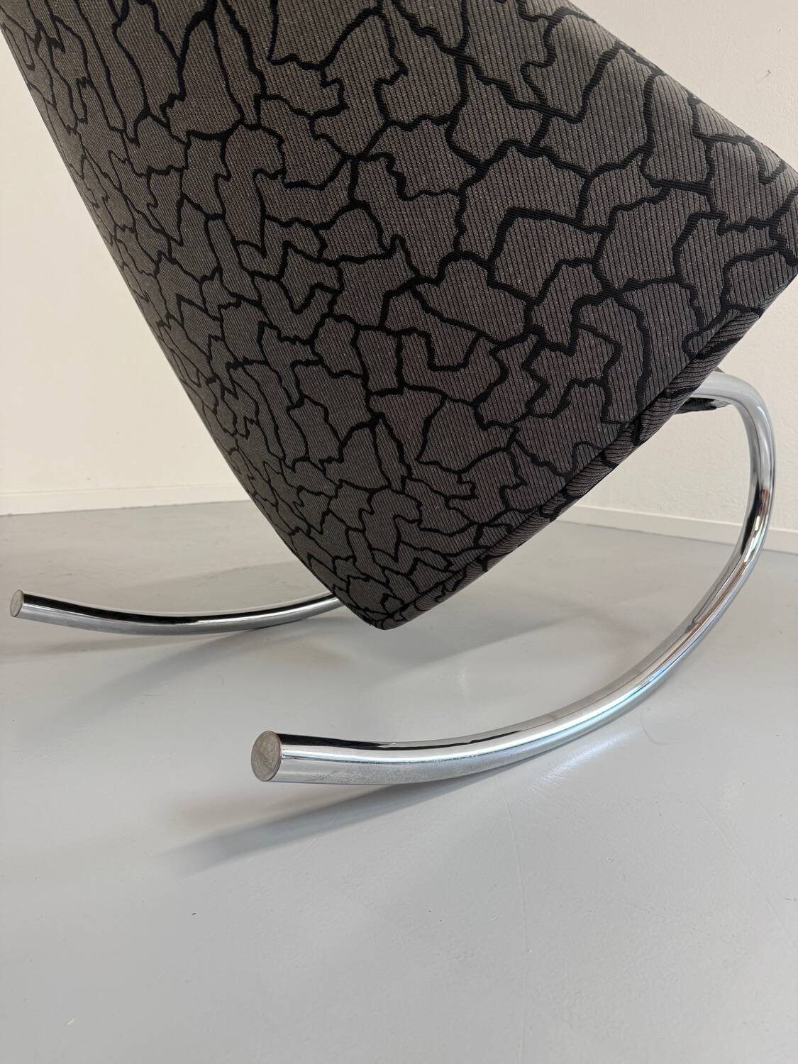 French design rocking chair in fabric and metal from the 70s/80s