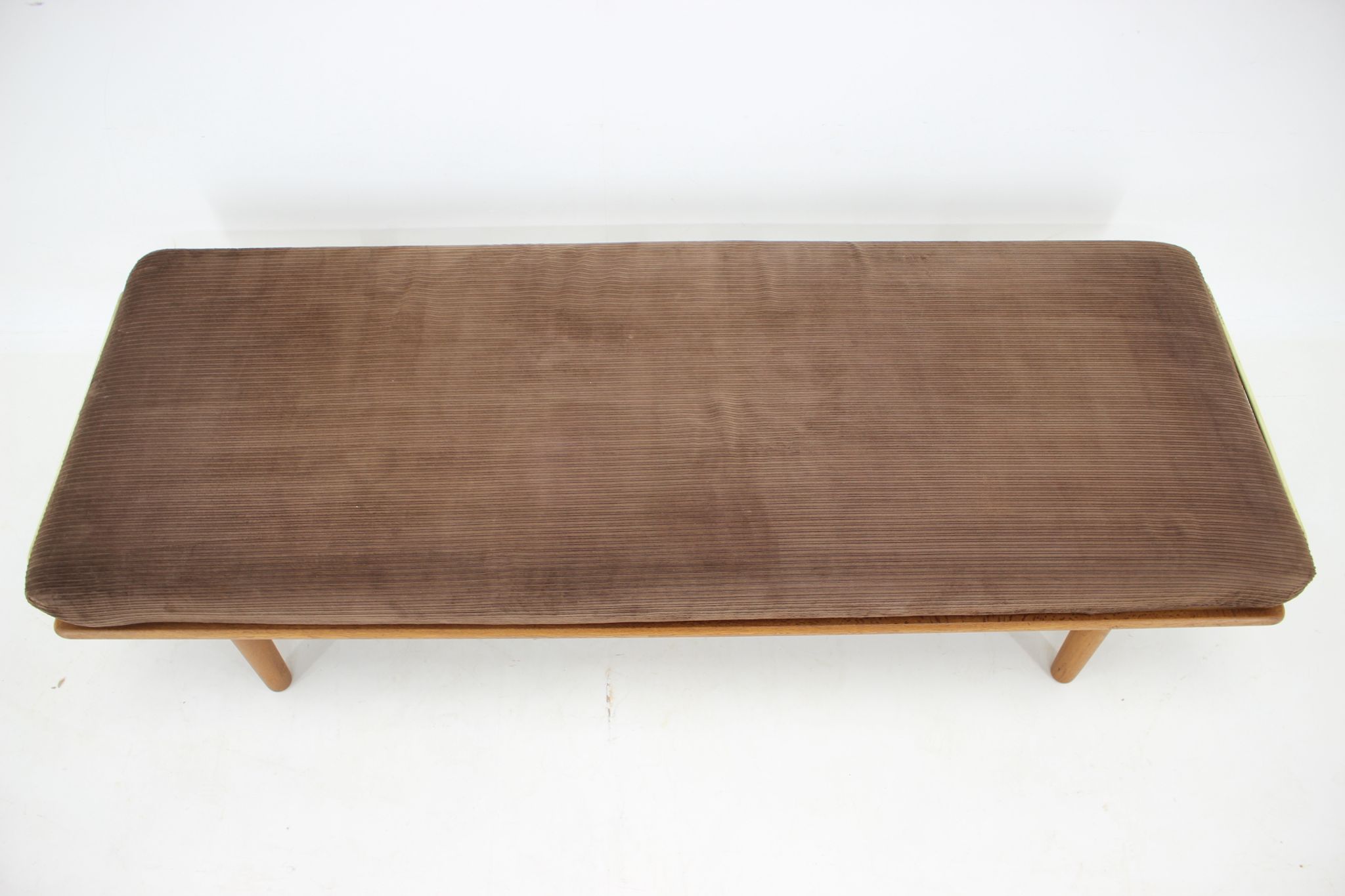 Daybed model GE19 by Hans J Wegner for Getema, Denmark, 1950