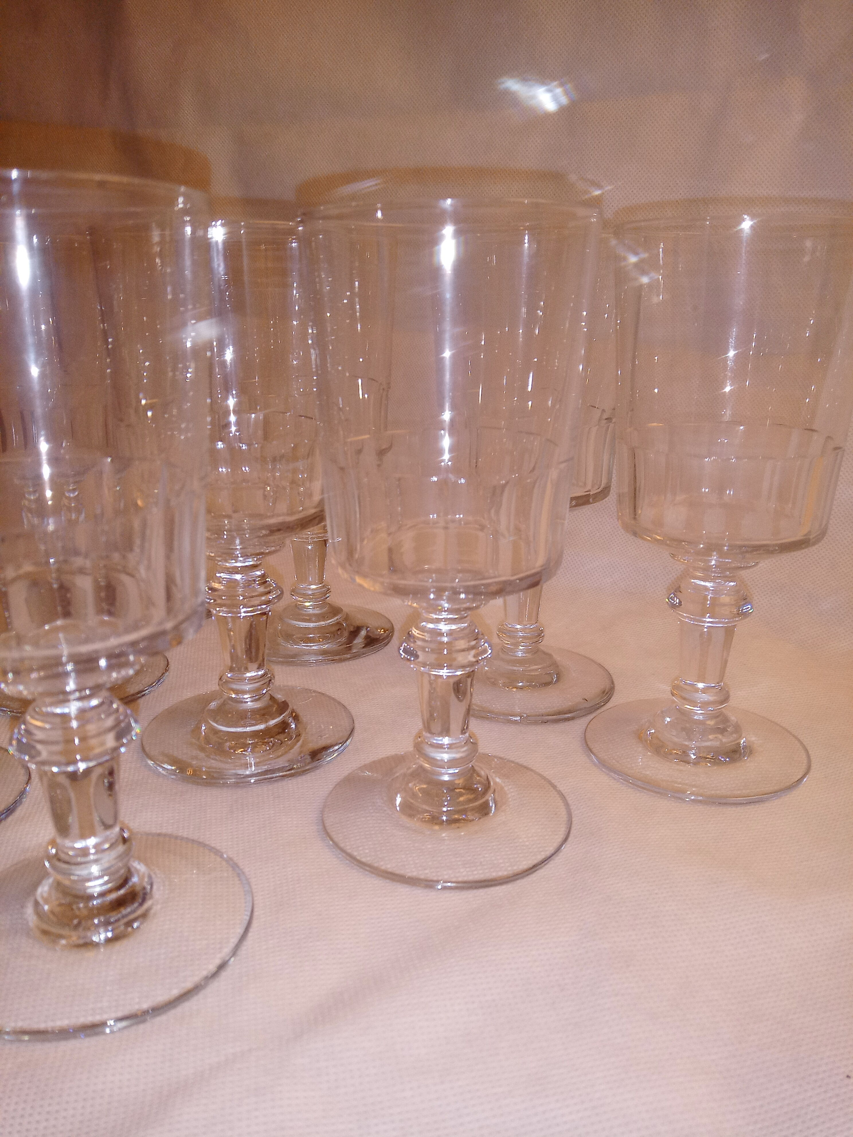10 wine glasses