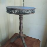 Triod pedestal table
