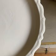 Plat à tarte vintage en faïence à anses – motif floral japonisant