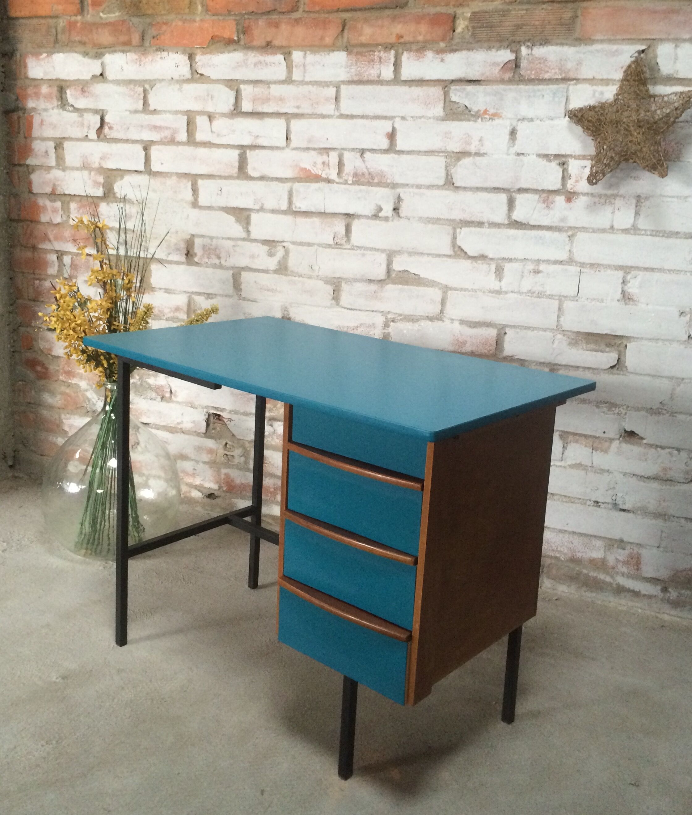 Vintage modernist office