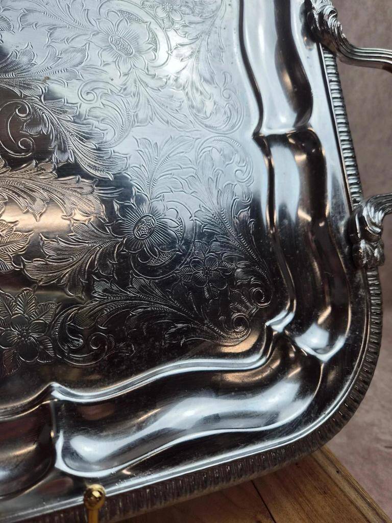 Silver-plated English tray with floral decoration – England