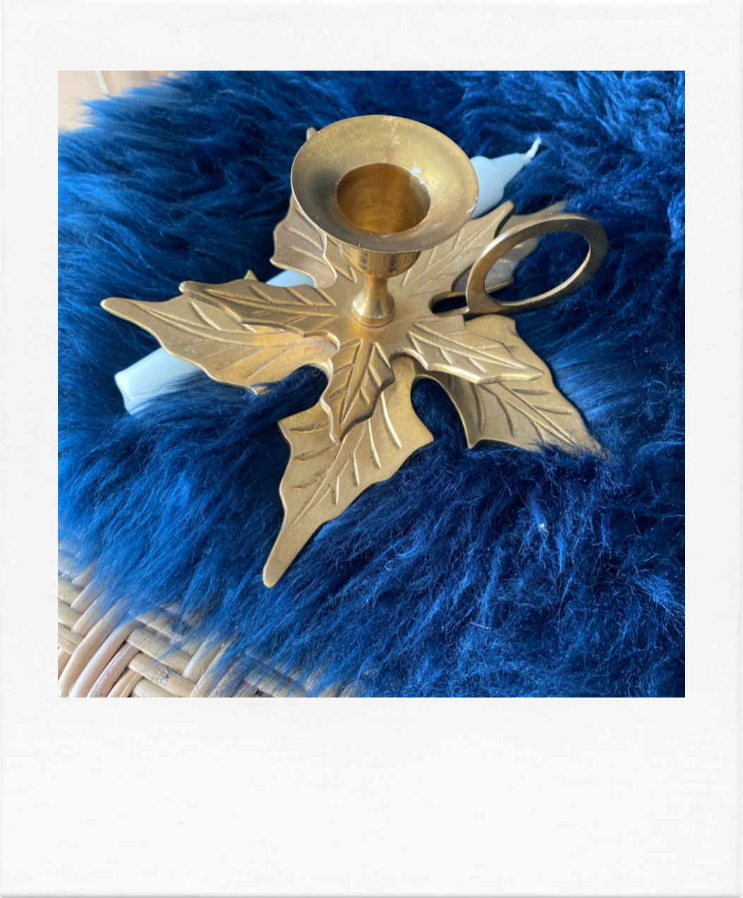 Finger candle holder, leaf shape, brass