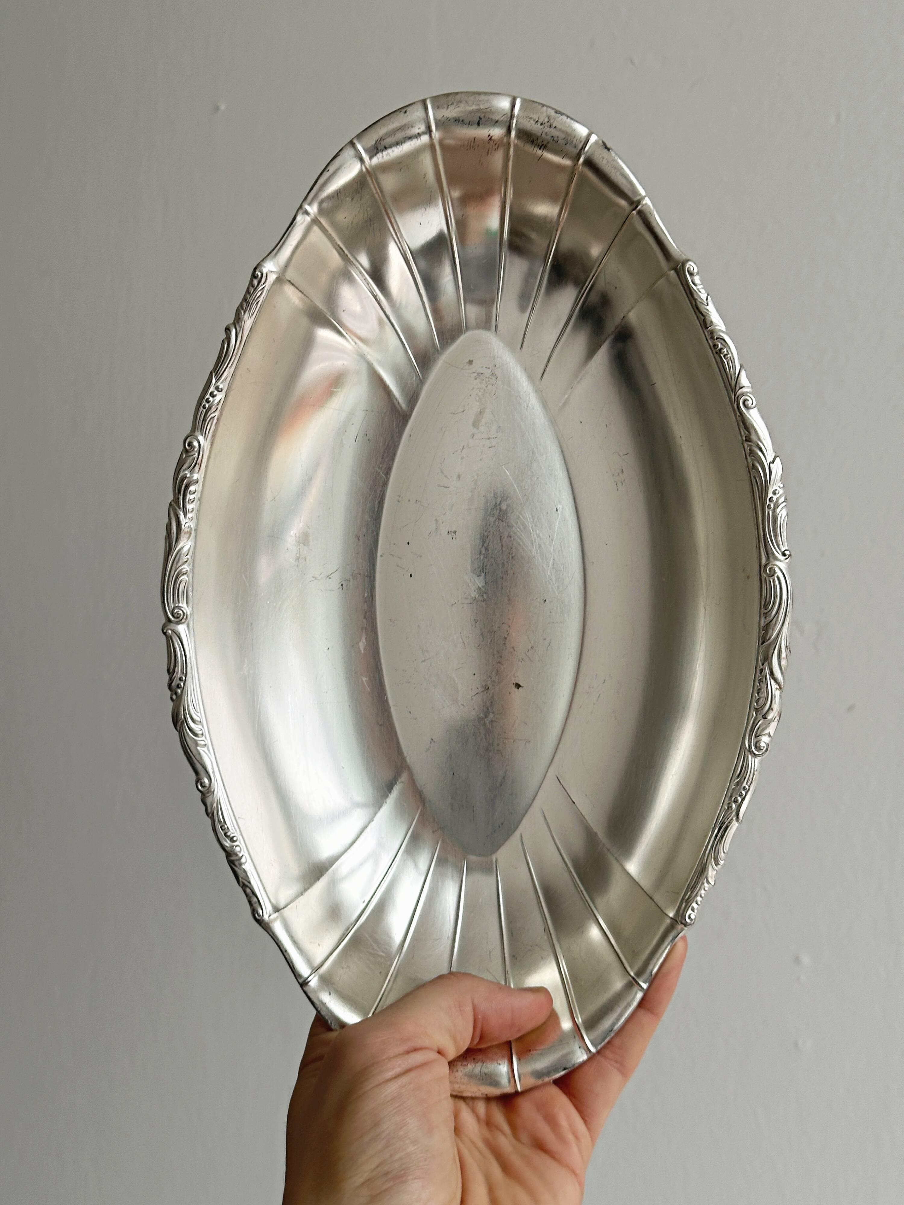 Shiny lightweight metal plate