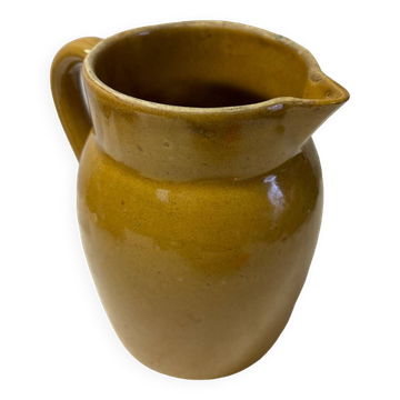 Pichet ancien en grès jaune