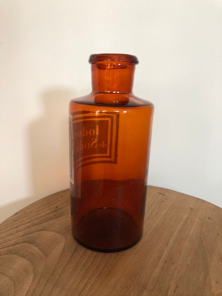 2 pharmacy vials