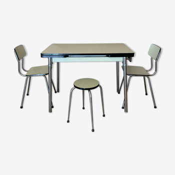 Ensemble en formica, table chaises et tabouret