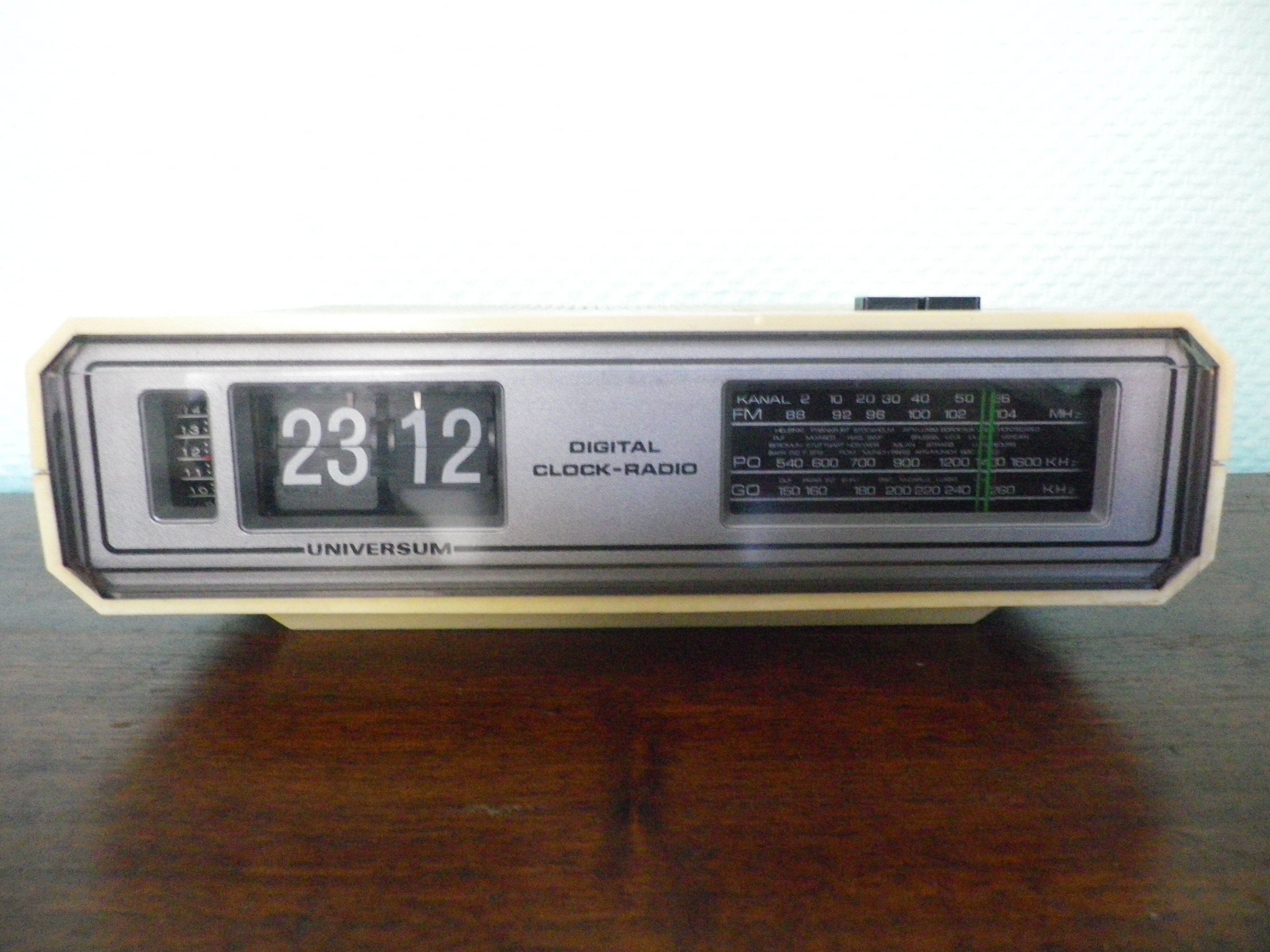 Universum Alarm Clock Radio - 70s
