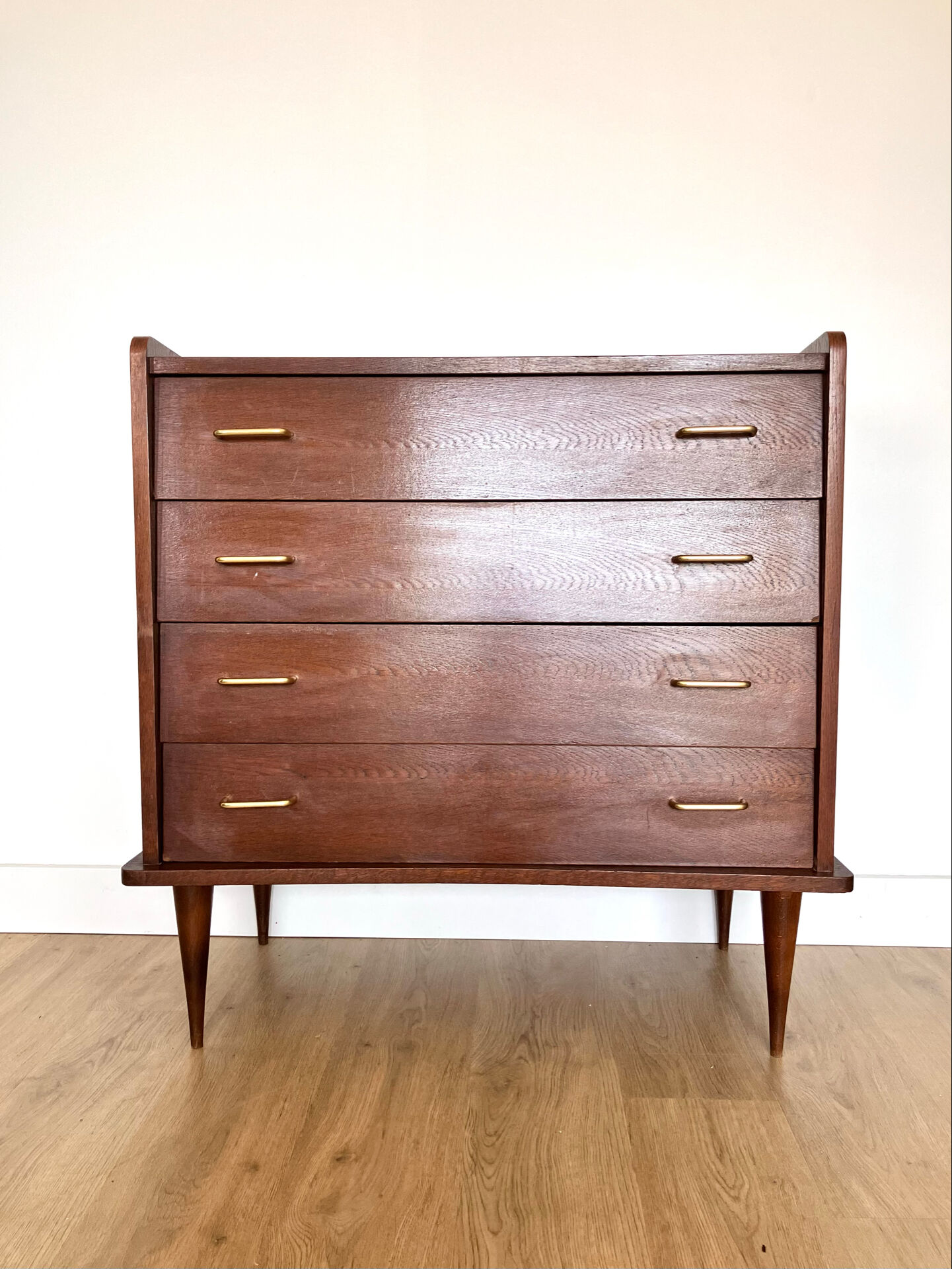 Commode pieds fuselés années 60