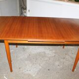 Scandinavian expandable table