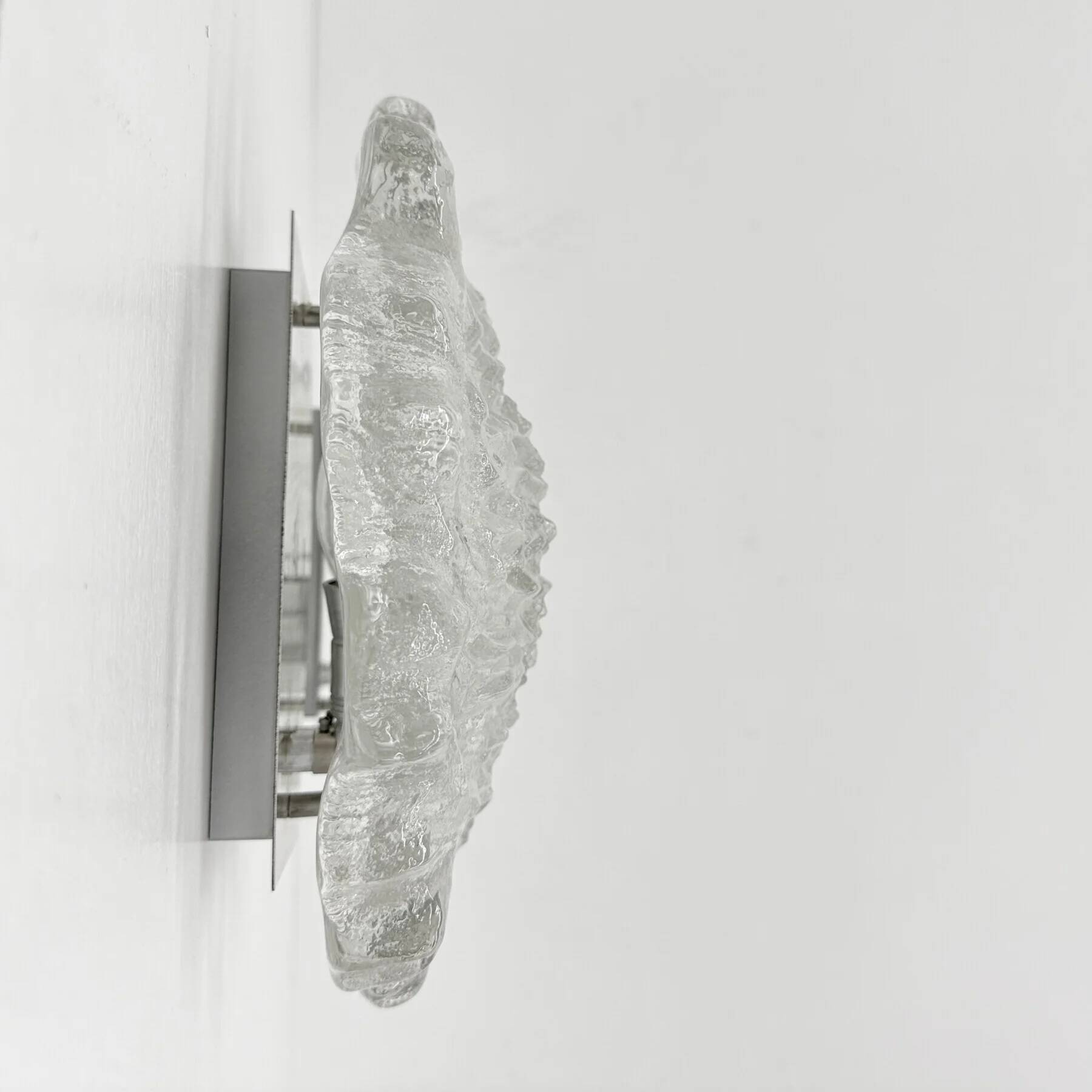 Ensemble de 2 grands appliques en verre à glace des années 1970.