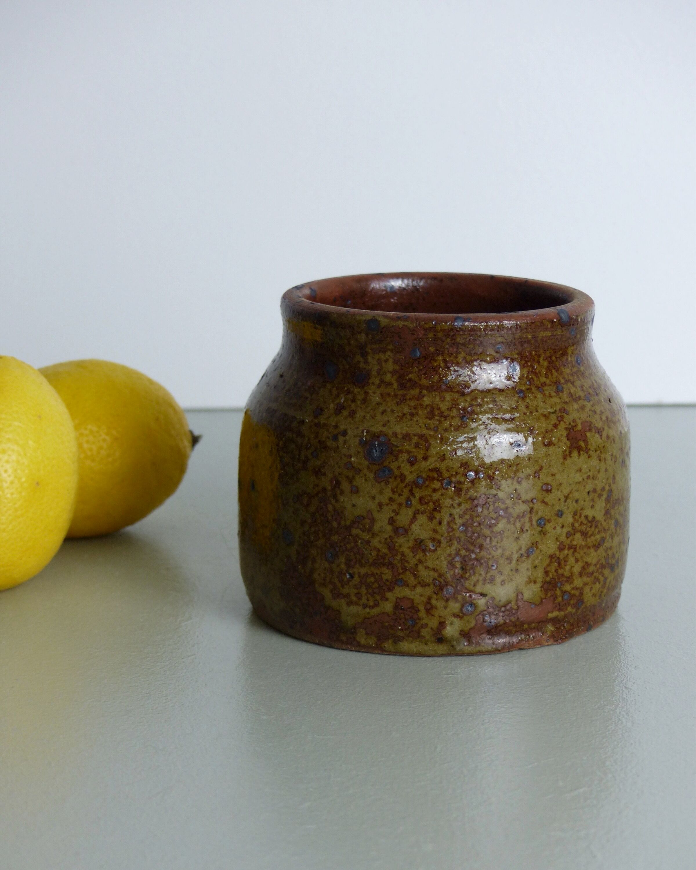 Pyrite sandstone pot