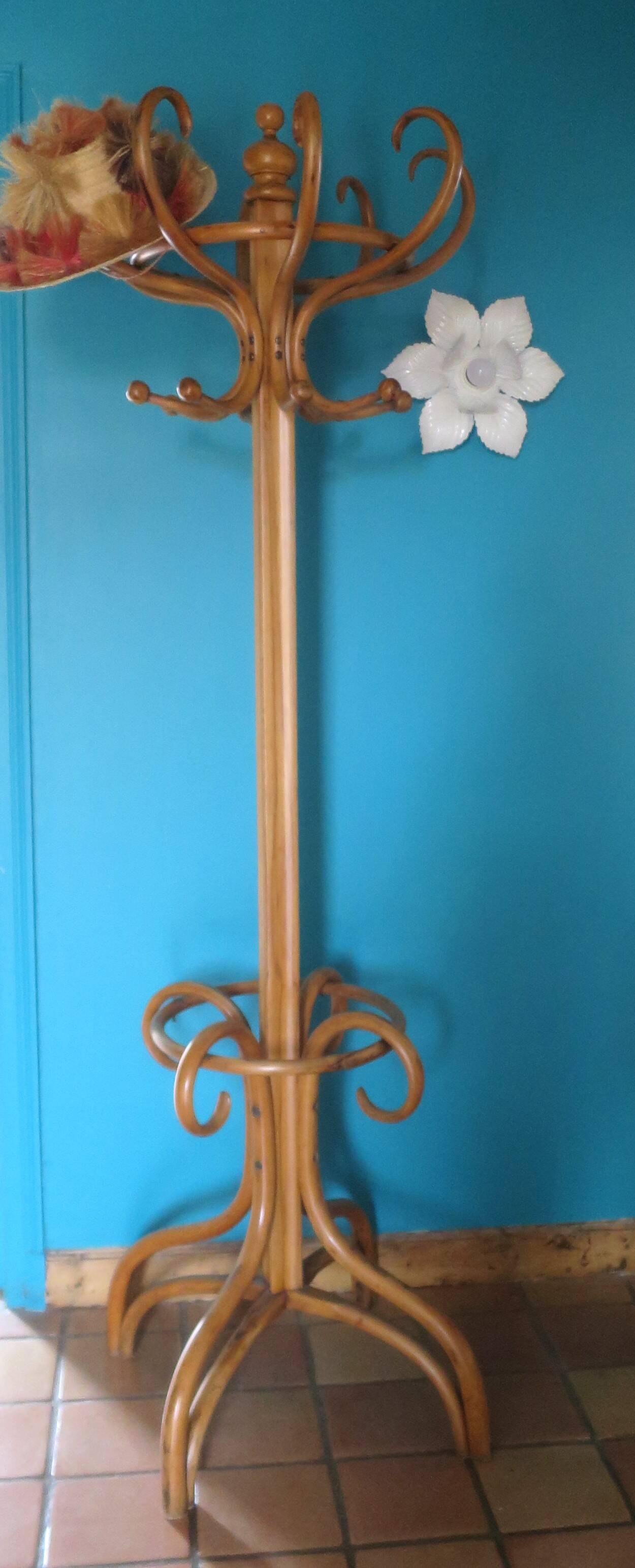 Parrot bistro umbrella coat rack Fischel 8 curved wood hooks