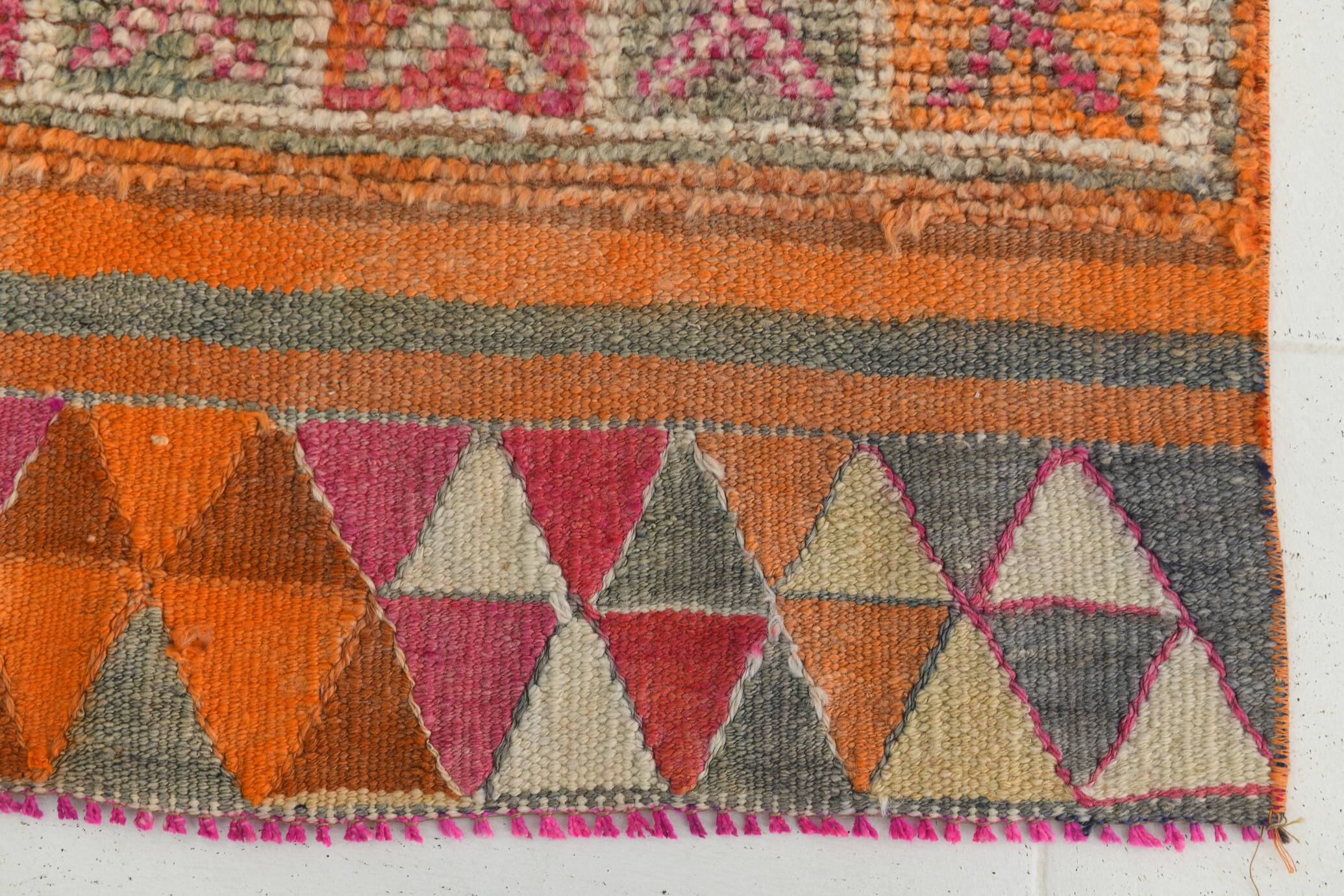 Tapis runner bohème aux motifs naïfs, palette douce et vibrante, 86x309Cm